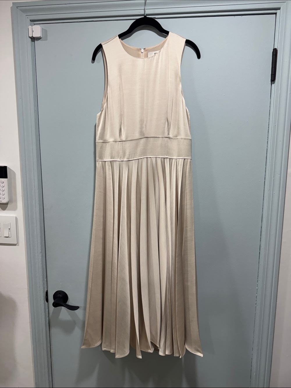 BANANA REPUBLIC NWT Size 10 CREAM DRESS